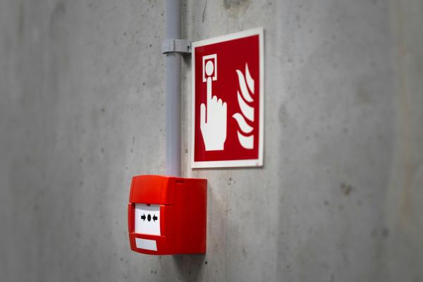 Tűzriadó terv és kiürítési számítás – Mikor kötelező és miért fontos?